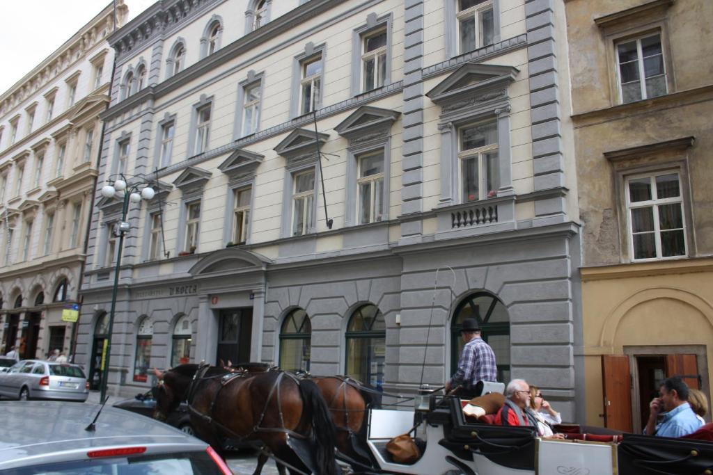 Old Town Charming Apartments Praga Esterno foto